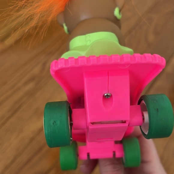 Vintage 1990s Orange Haired Singing Troll Doll on Skateboard - Picture 11 of 12